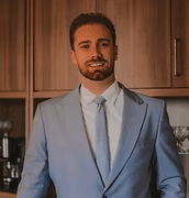 Dr. Mateus Oliari